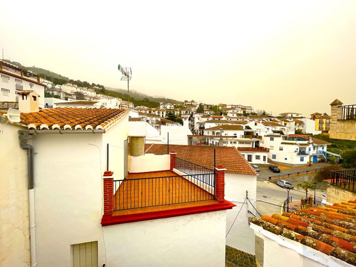 Image No.18-3 Bed Townhouse for sale