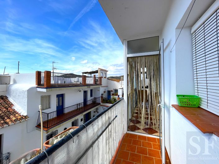 Image No.11-7 Bed Townhouse for sale