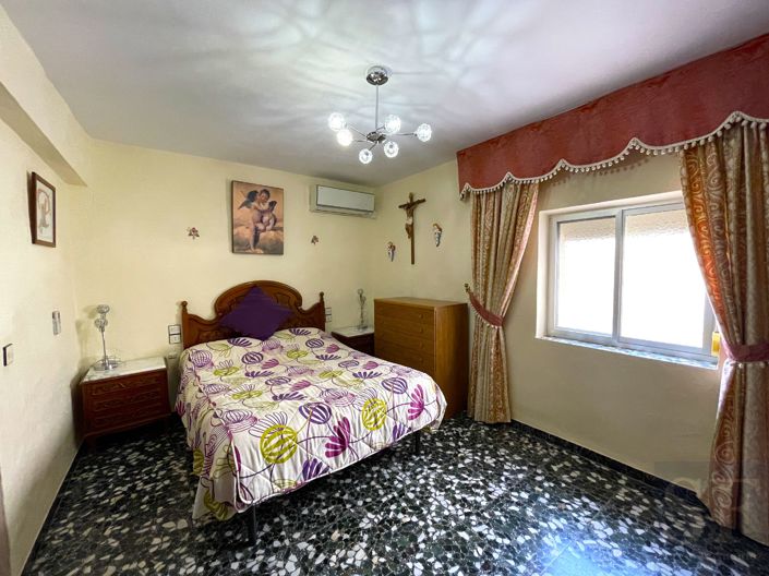 Image No.7-7 Bed Townhouse for sale