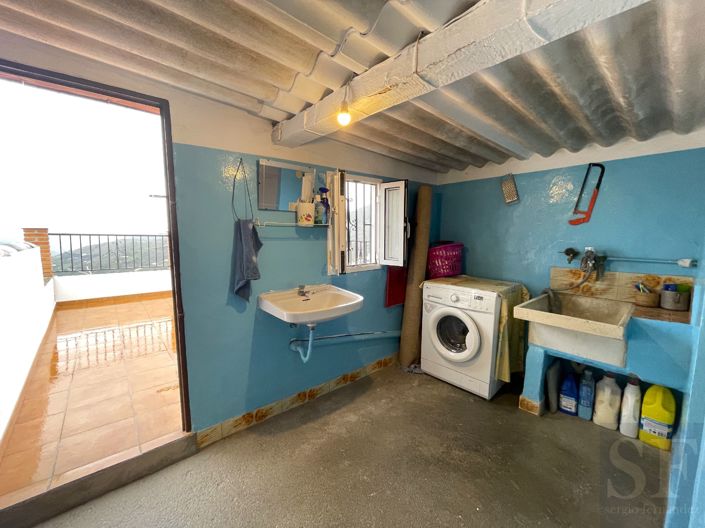 Image No.14-3 Bed Townhouse for sale