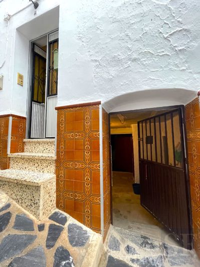 Image No.17-3 Bed Townhouse for sale