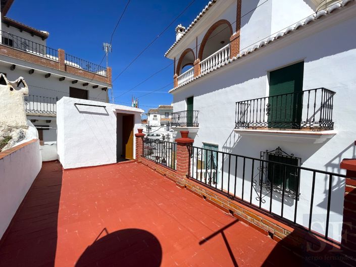 Image No.16-2 Bed Townhouse for sale