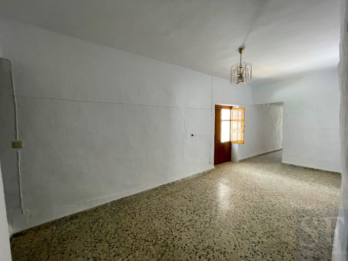 Image No.9-2 Bed Townhouse for sale