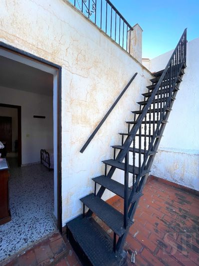 Image No.12-3 Bed Townhouse for sale