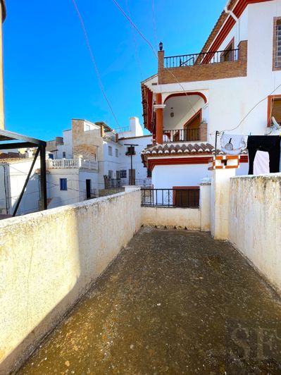 Image No.15-3 Bed Townhouse for sale