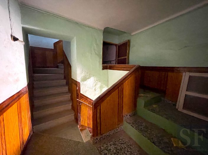 Image No.11-18 Bed Townhouse for sale