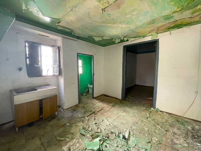 Image No.3-18 Bed Townhouse for sale