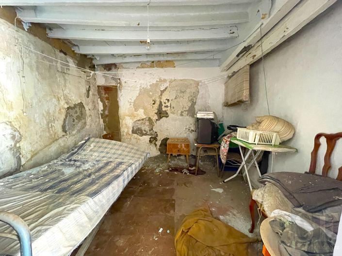 Image No.6-18 Bed Townhouse for sale