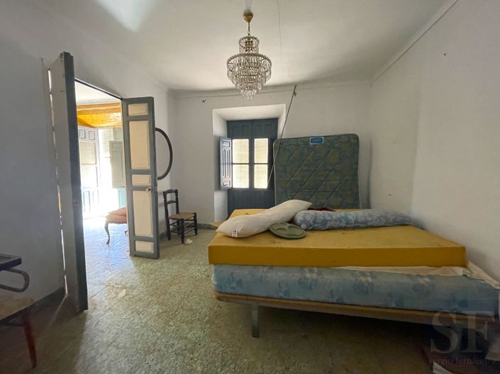 Image No.7-18 Bed Townhouse for sale