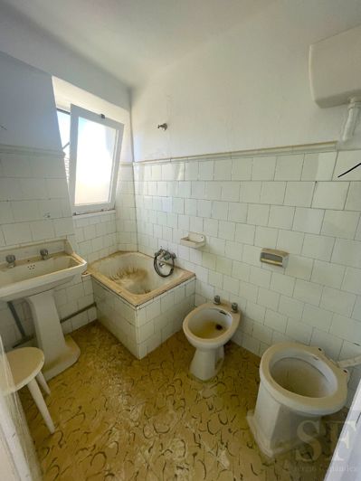 Image No.14-4 Bed Townhouse for sale