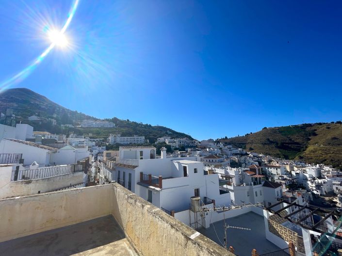 Image No.19-4 Bed Townhouse for sale