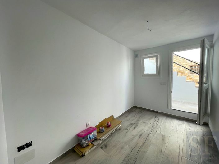 Image No.10-3 Bed Townhouse for sale