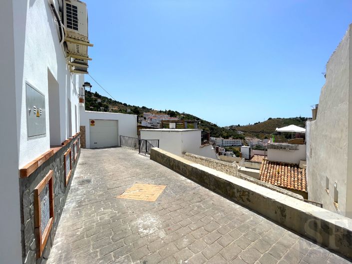 Image No.12-3 Bed Townhouse for sale