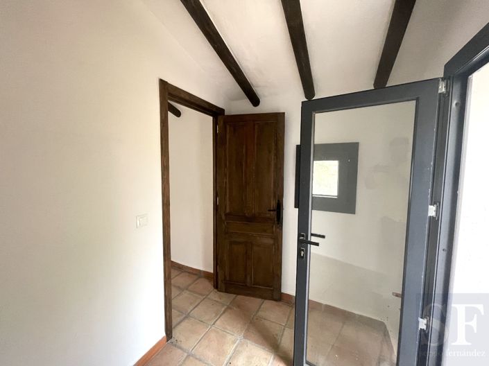 Image No.4-2 Bed Villa for sale