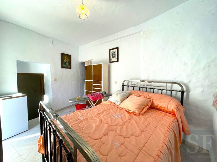 Image No.11-3 Bed Townhouse for sale