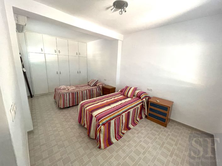 Image No.11-4 Bed Townhouse for sale