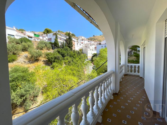 Image No.14-4 Bed Townhouse for sale