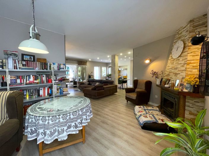 Image No.2-4 Bed Townhouse for sale