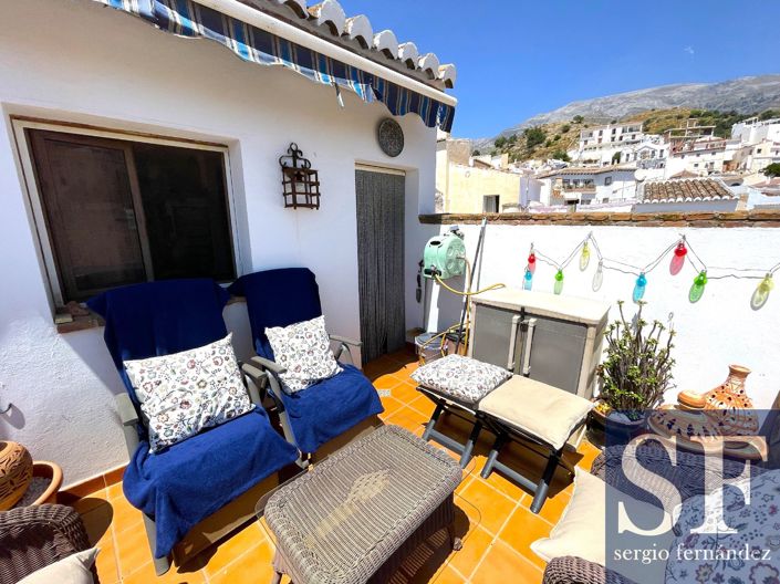 Image No.15-2 Bed Townhouse for sale