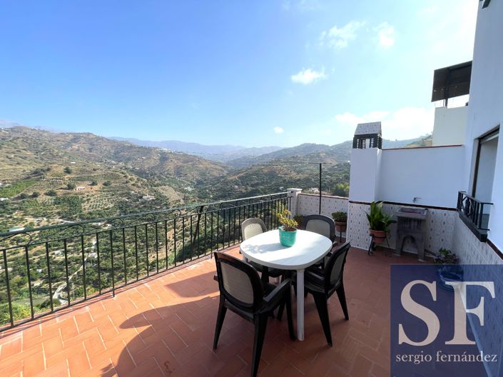 Image No.17-5 Bed Townhouse for sale