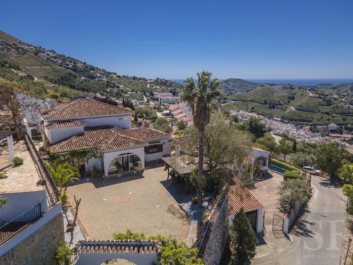 Image No.2-5 Bed Villa for sale