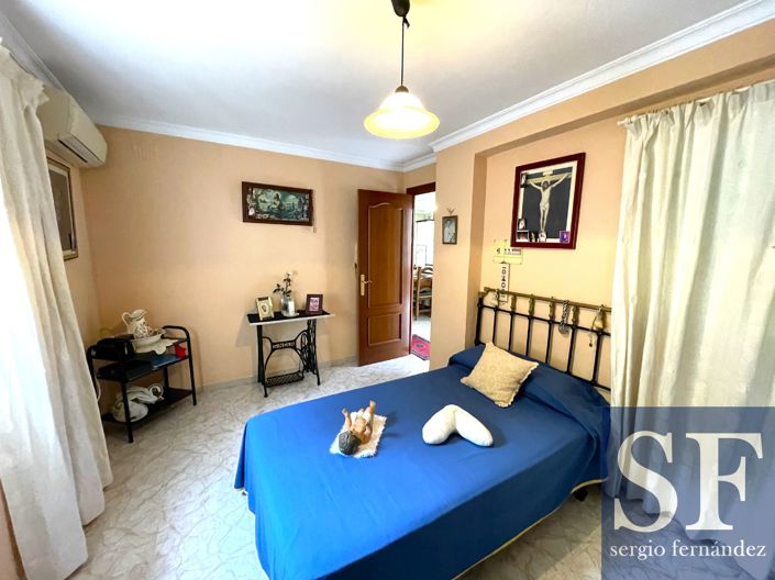 Image No.9-8 Bed Townhouse for sale