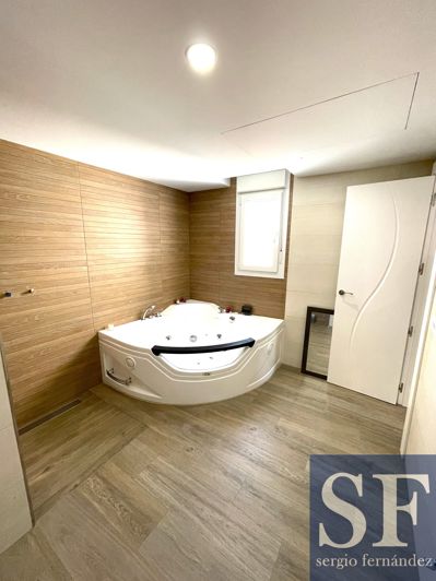 Image No.10-4 Bed Townhouse for sale