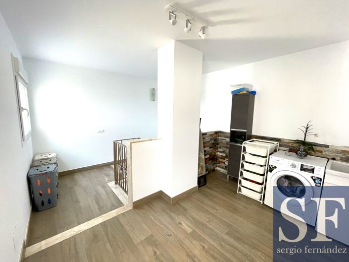 Image No.12-4 Bed Townhouse for sale