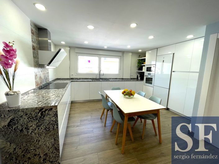 Image No.3-4 Bed Townhouse for sale