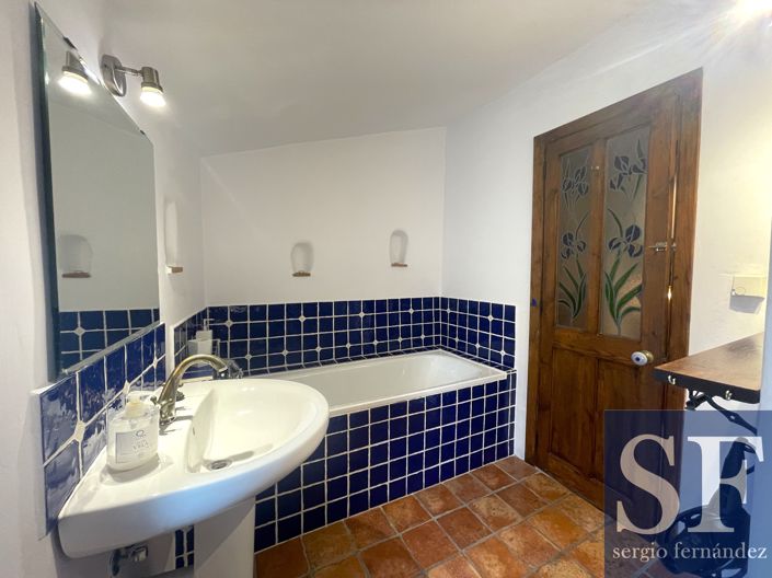 Image No.12-1 Bed Townhouse for sale