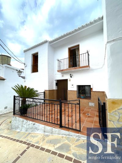 Image No.1-4 Bed Townhouse for sale