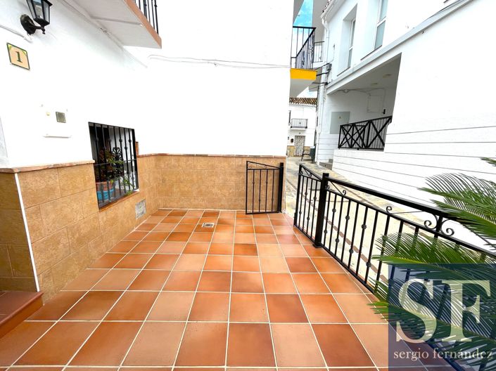 Image No.20-4 Bed Townhouse for sale