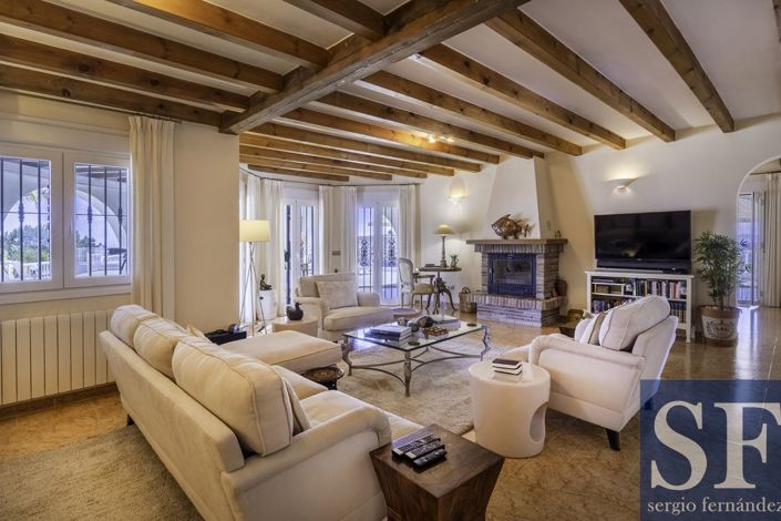 Image No.2-4 Bed Villa for sale