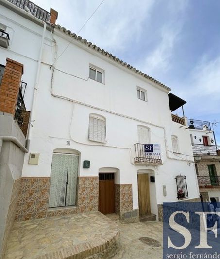 Image No.1-3 Bed Townhouse for sale