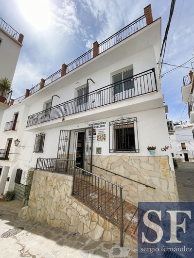 Image No.1-3 Bed Townhouse for sale