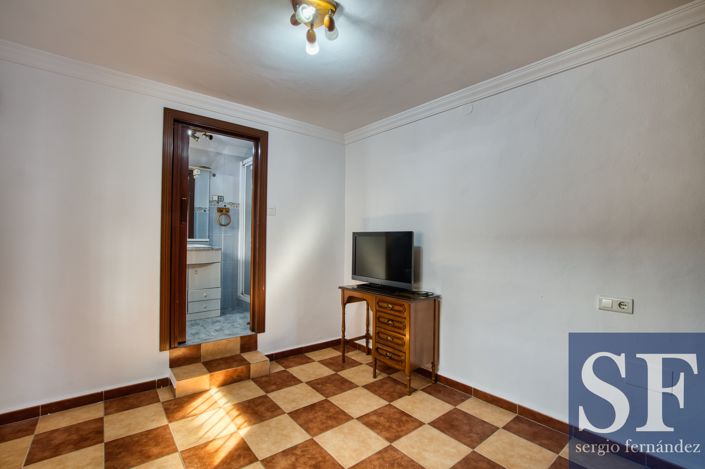 Image No.8-2 Bed Townhouse for sale