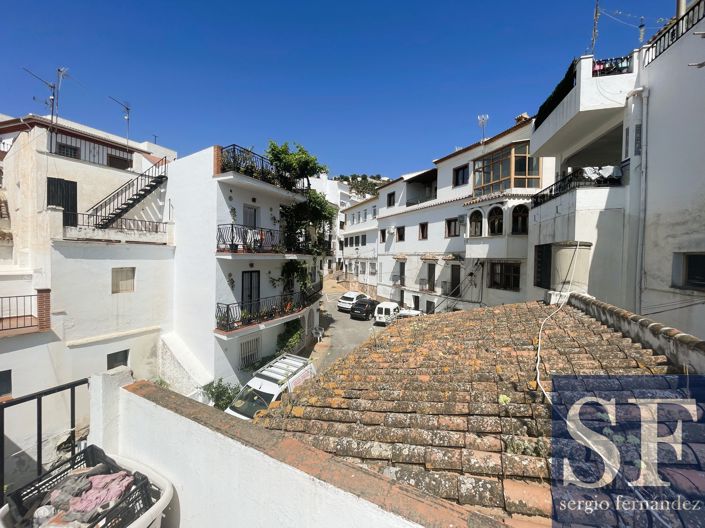 Image No.15-2 Bed Townhouse for sale