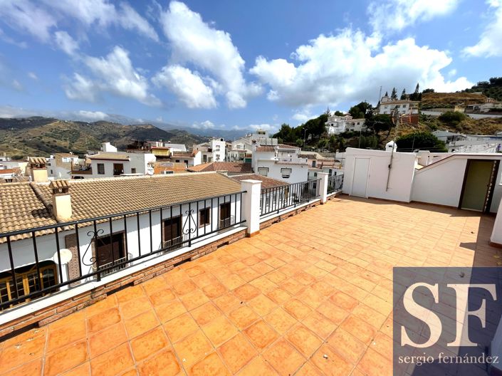 Image No.17-5 Bed Townhouse for sale