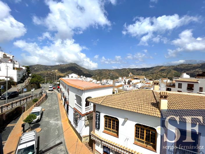 Image No.20-5 Bed Townhouse for sale