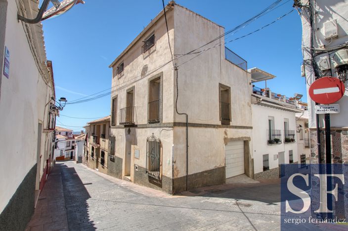 Image No.1-4 Bed Townhouse for sale