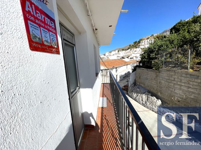 Image No.12-2 Bed Townhouse for sale