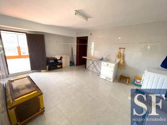 Image No.12-5 Bed Townhouse for sale