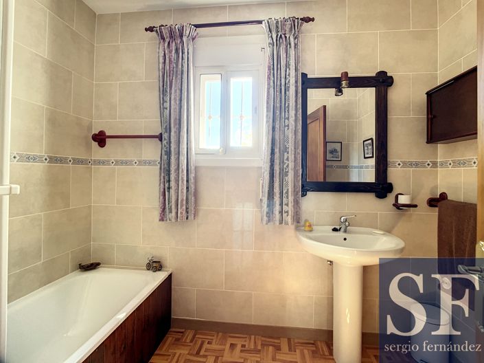 Image No.10-4 Bed Villa for sale