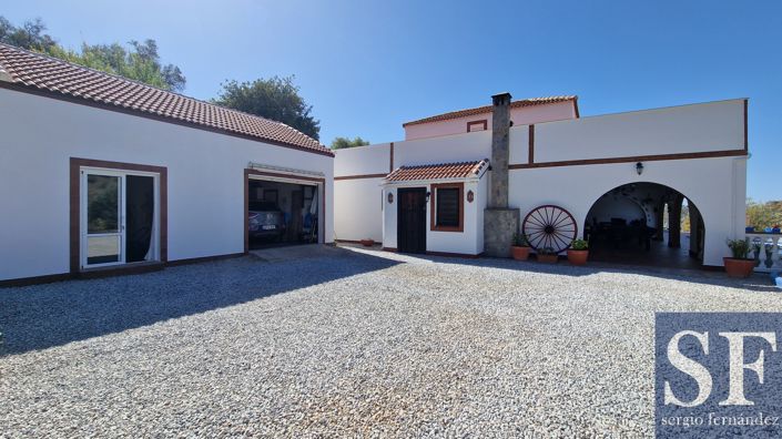 Image No.2-4 Bed Villa for sale