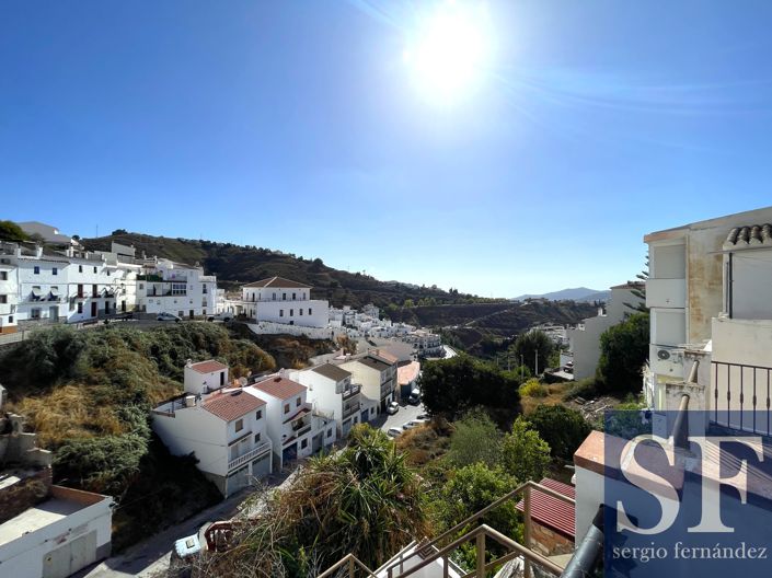 Image No.20-3 Bed Townhouse for sale