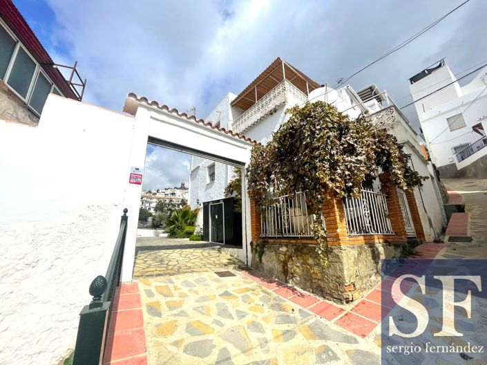 Image No.17-3 Bed Townhouse for sale