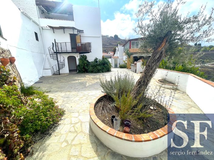 Image No.18-3 Bed Townhouse for sale