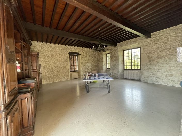 Image No.18-5 Bed Property for sale