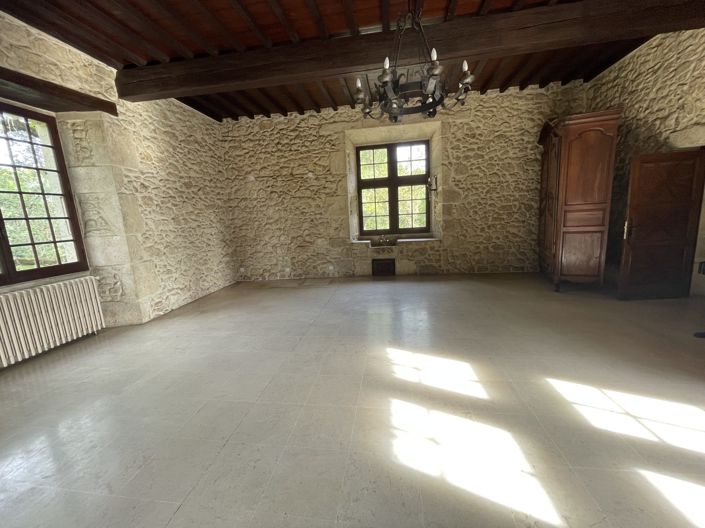 Image No.20-5 Bed Property for sale