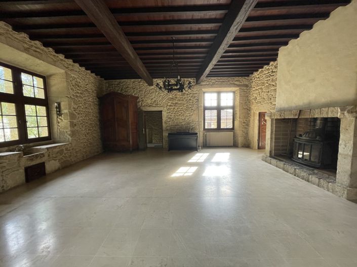 Image No.22-5 Bed Property for sale